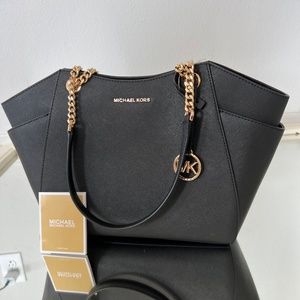 NWT. Michael Kors Jet Set Travel Large Chain Shoulder Tote